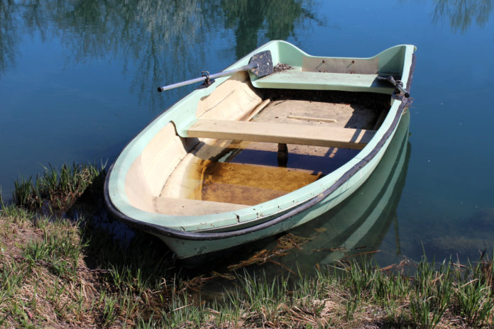 Verwaarloosde Boot_Hecos_shutterstock_1468680632