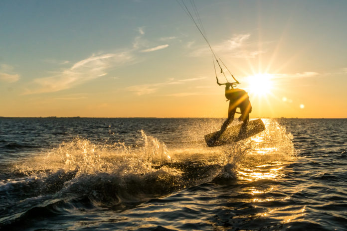 Kitesurfer_Jens Breuer SLASH shutterstock_1386067832