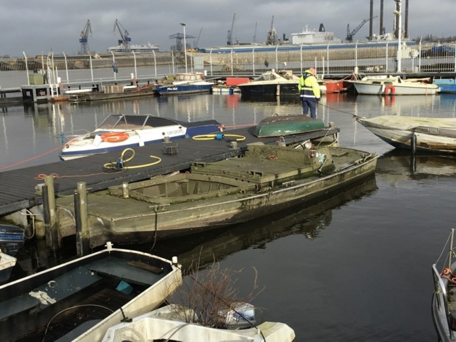 President zelfmoord Verhoog jezelf Meer dan 40 Amsterdamse grachtenboten in de veiling - BootAanBoot.nl