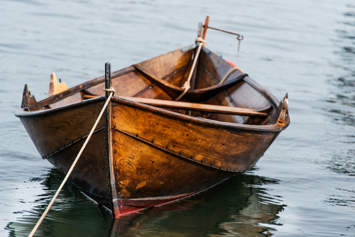 Houten boot_Nanisimova_shutterstock_118147579