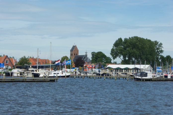 Jachthaven Grou_Adrie Oosterwijk SLASH shutterstock_1586324434