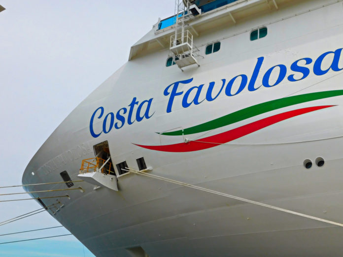 Costa Favolosa SLASH Holzauge SLASH shutterstock_1561549366_ALLEEN REDACTIONEEL