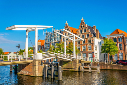 Gravestenenbrug in Haarlem_Trabantos_shutterstock_1408855448