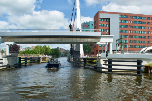 Groningen_Noordwillemskanaal_Adrie Oosterwijk_ALLEEN REDACTIONEEL_shutterstock_1599517504