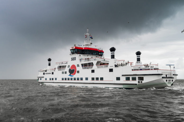 Veerboot Ameland_David Peperkamp SLASH shutterstock_1501376606_ALLEEN REACTIONEEL