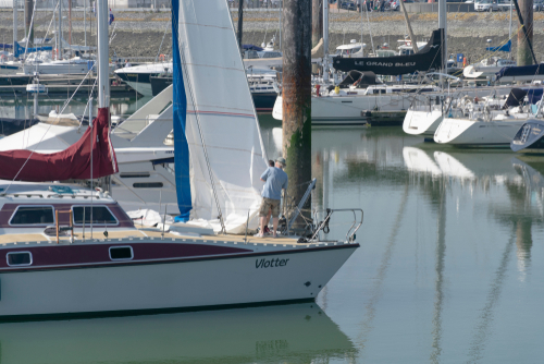 Breskens_jachthaven_Frankvr_ALLEEN REDACTIONEEL_shutterstock_1381627241