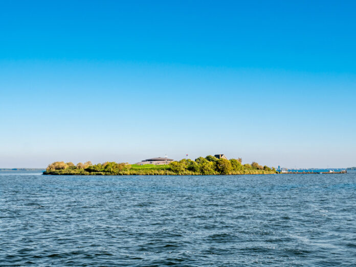Pampus_ijmeer_TasfotoNL SLASH shutterstock_1285997239