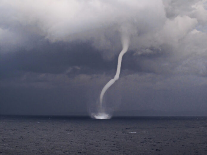 Waterhoos_Aramiu SLASH shutterstock_1032944677