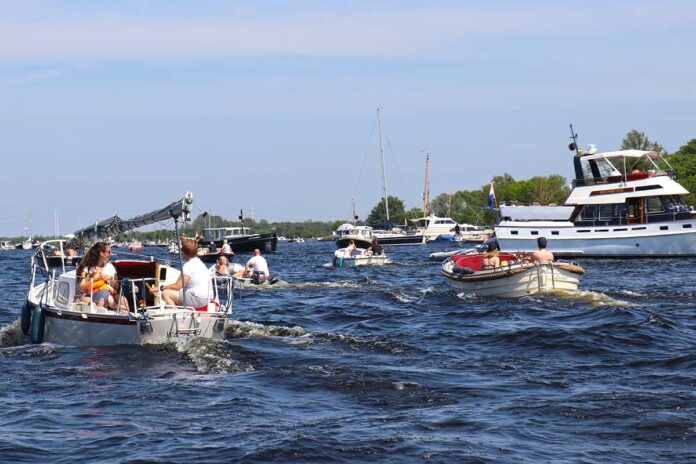 Varen-doe-je-samen-drukte-water-kaag-2020