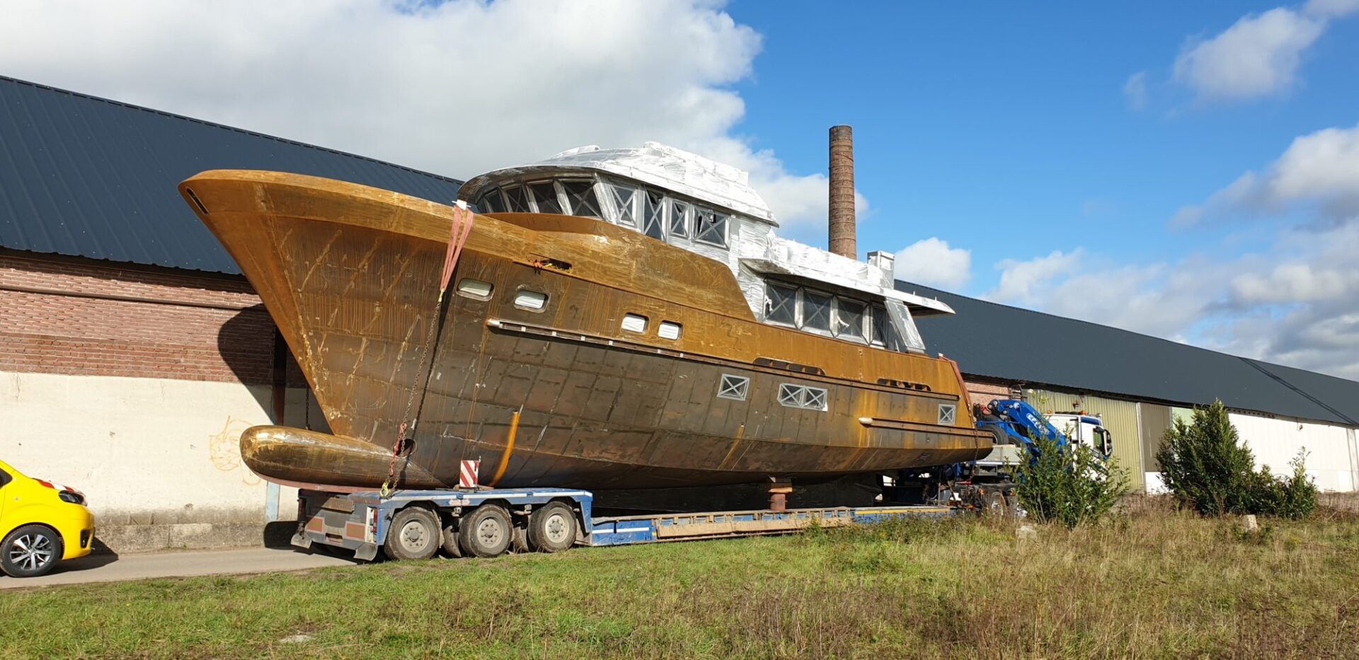 Stadion Geboorte geven prioriteit Euroship Services levert casco op van nieuwe Delfino 64 met verhoogde  stuurhut - BootAanBoot.nl