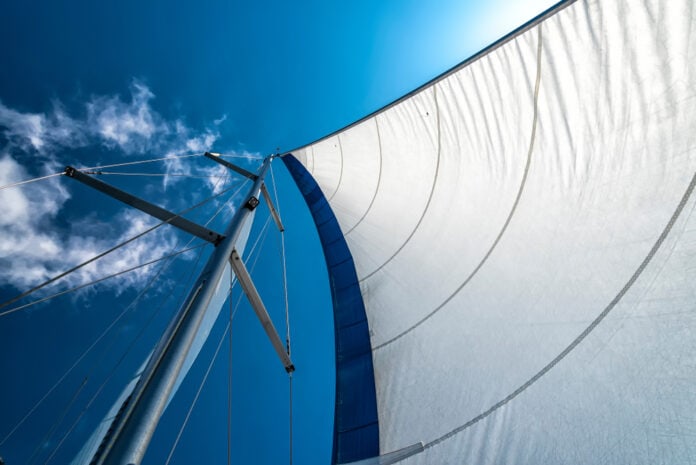 Sails,Of,A,Sailing,Yacht,In,The,Wind,Sailing,On