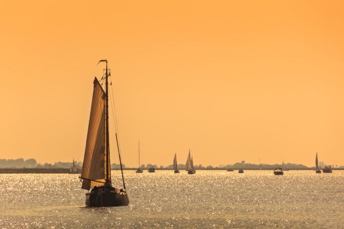 Traditional,Frisian,Dutch,Sailing,Ship,During,Sundown