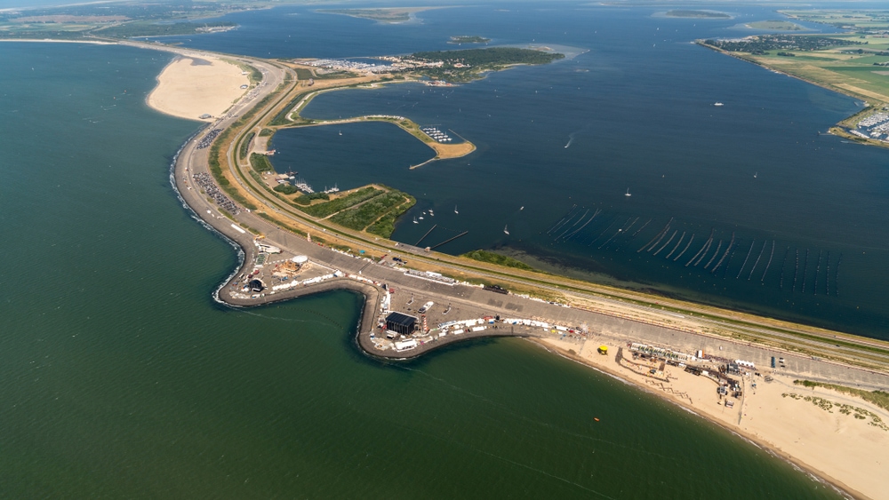 Lichaam gevonden in Noordzee bij de Brouwersdam - BootAanBoot.nl - dagelijks watersportnieuws voor d