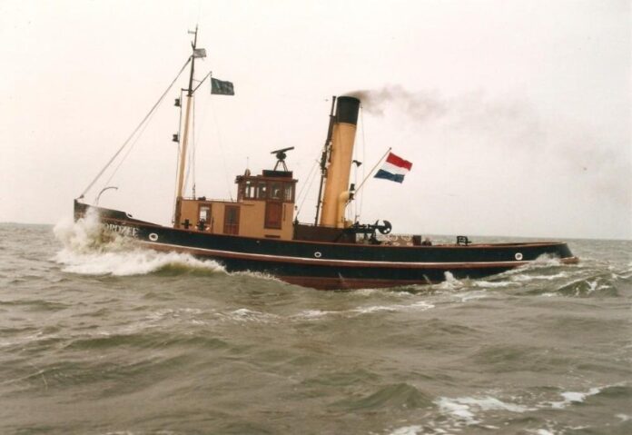 Stoomsleepboot_Noordzee_opvolle_zee-2