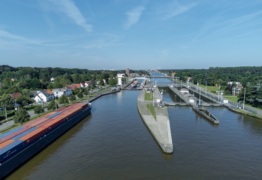 Wachttijden tot twee uur bij Vlaamse sluizen vanwege waterbesparing - BootAanBoot.nl - dagelijks wat