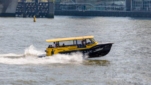 Watertaxi Rotterdam op water