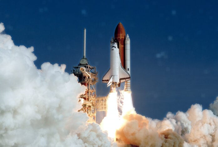 The,Launch,Of,The,Space,Shuttle.,With,Fire,And,Smoke.