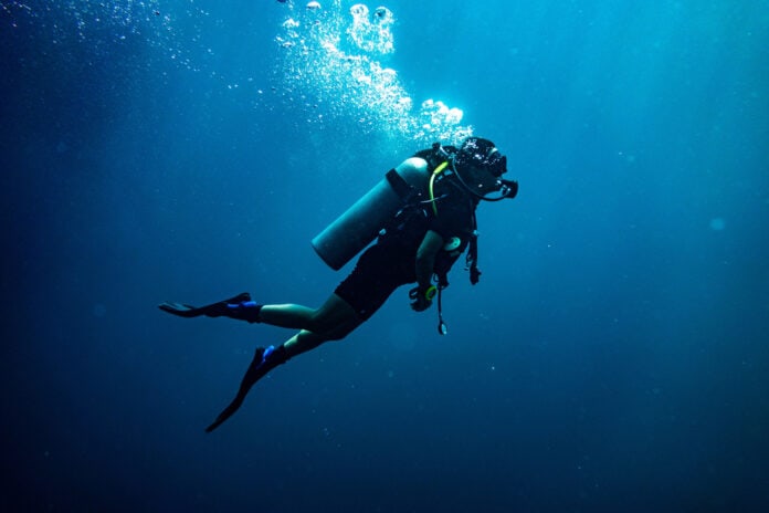 Scuba,Diving,Safety,Stop,Performed,In,The,Deep,Blue,Sea