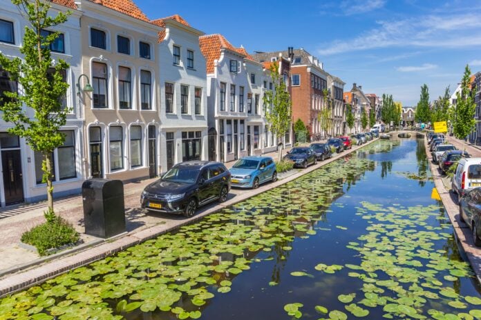 Gouda,,Netherlands,-,May,21,,2020:,Waterplants,In,The,Turfmarkt