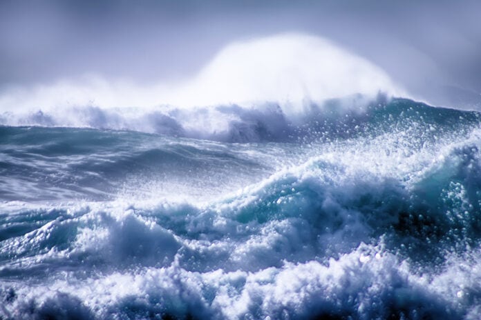 Rogue,Wave,,Impressive,Storm,On,Pacific,Ocean.,Wind,Blows,Spray