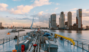 Skyline Rotterdam vanaf water