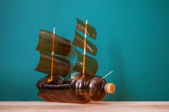 plastic boot Bootje gemaakt uit plastic fles