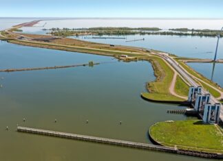 Sluis Houtribdijk