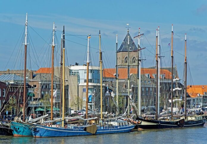 zeilen Kampen Zeilboten in haven Kampen
