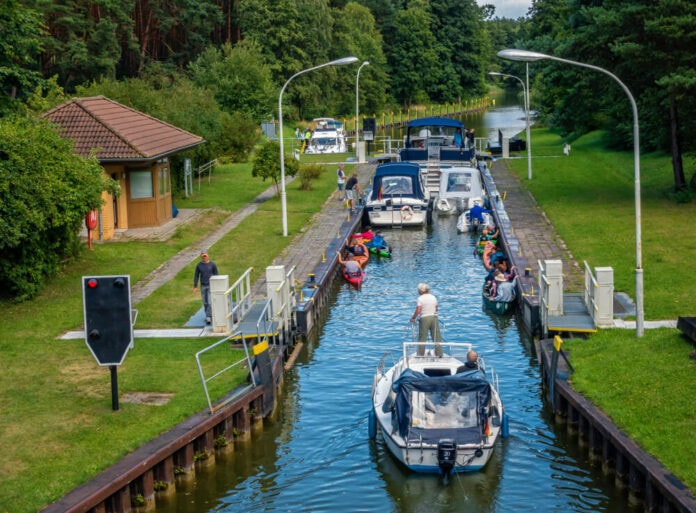 boten voor sluis Boten voor sluis