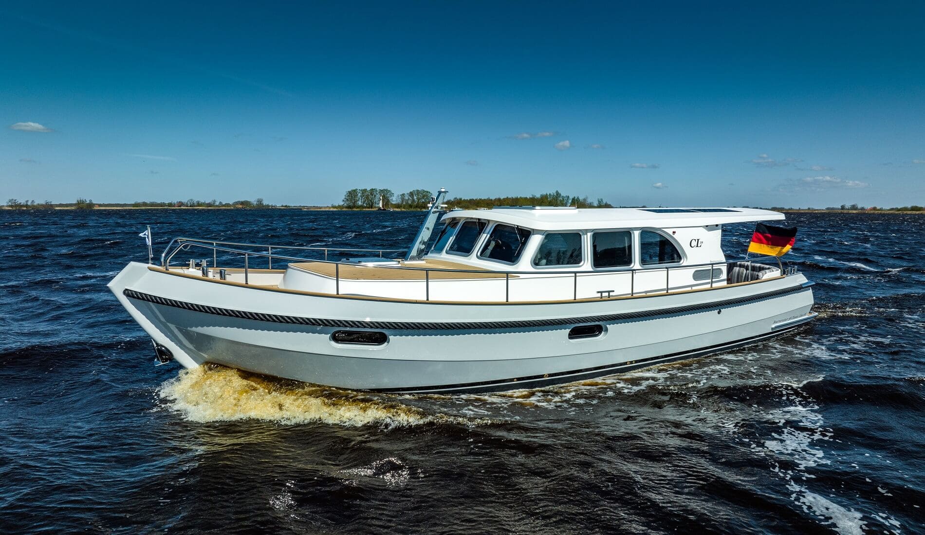 Boarncruiser 38 Classic Line te water gelaten BootAanBoot.nl