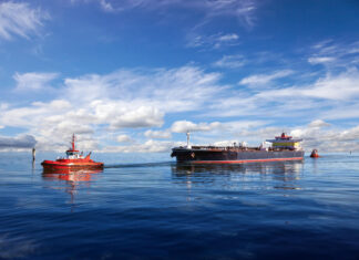 sleepboot voor containerschip, foto ter illustratie