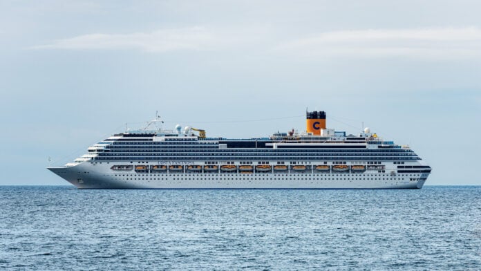 Groenland_cruiseschip_vast